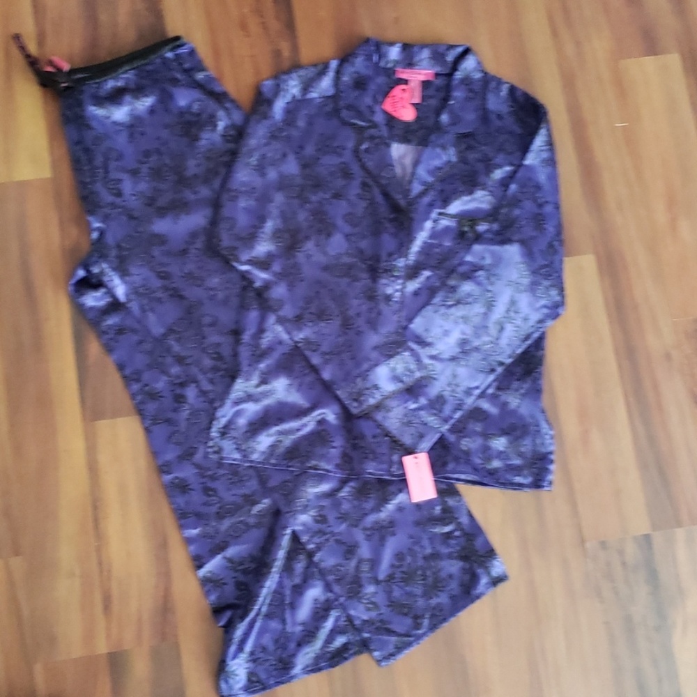 Betsy Johnson 2 Piece Pyjama Set